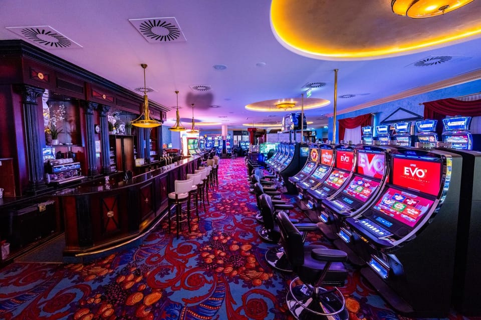 Casino, Seating area, Area and facilities