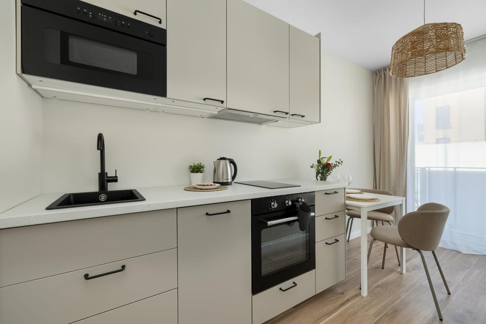 Kitchen or kitchenette, Dining area, oven, stove