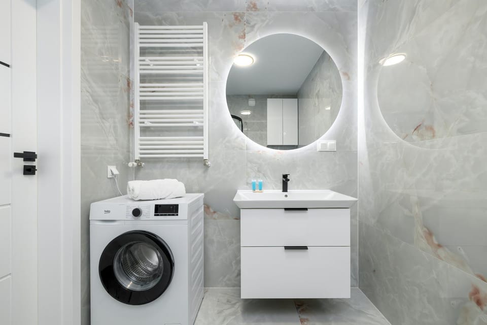 Shower, Bathroom, towels, washing machine