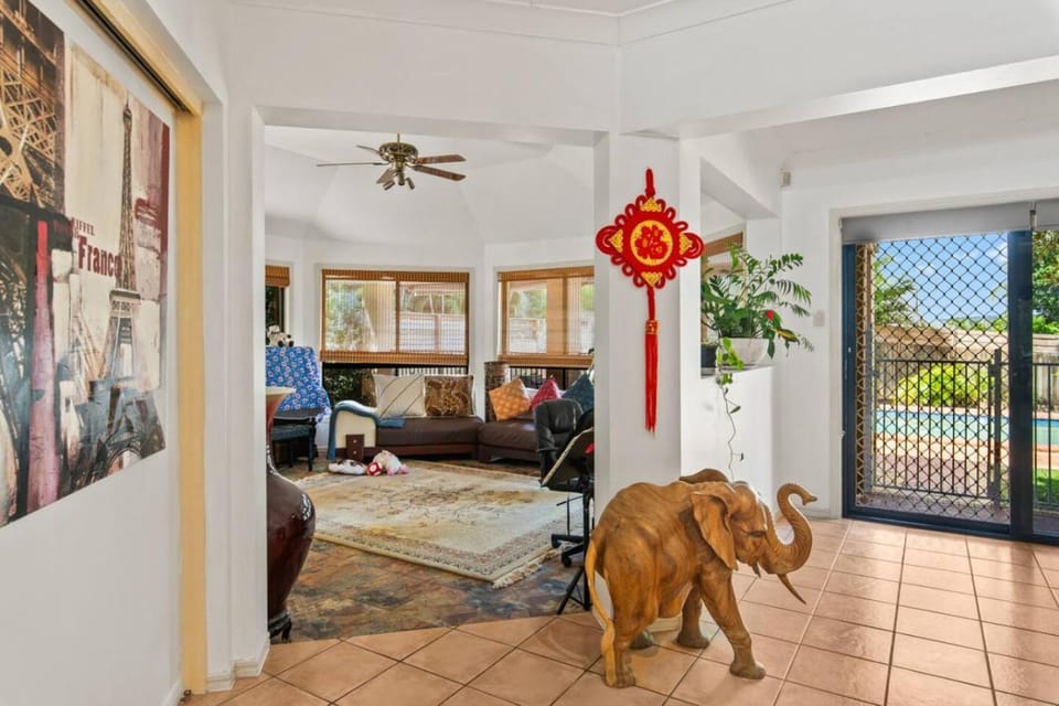 2BR Daisy Hill Escape with Pool, BBQ, Parking House in Brisbane