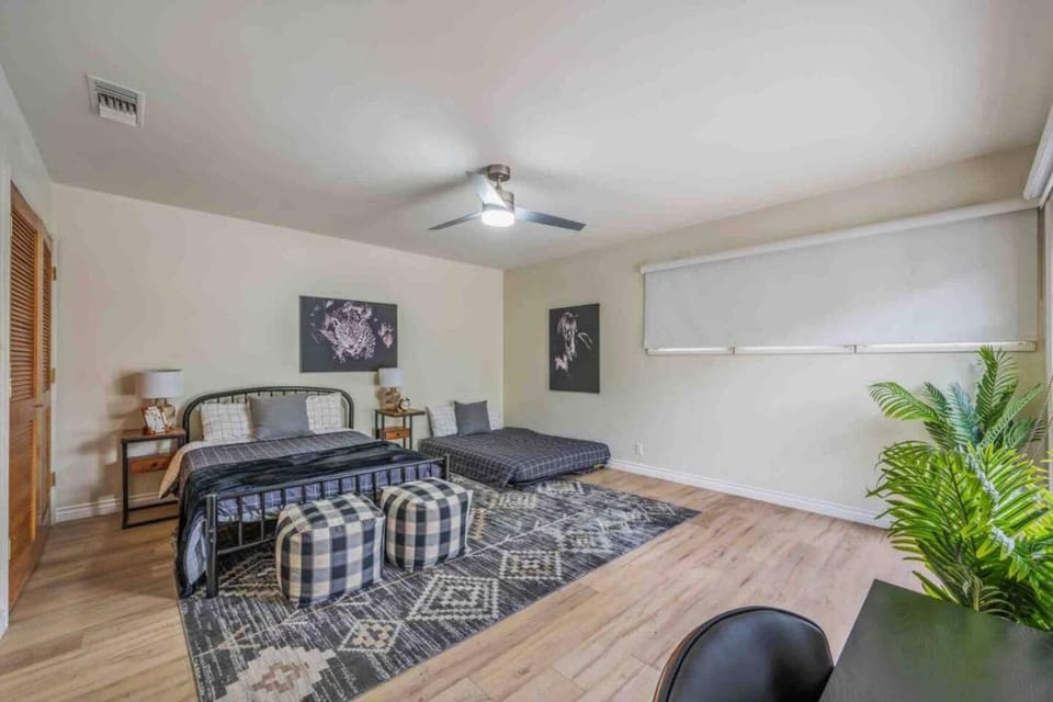 La La Land,Hot tub,Game room and more House in North Hollywood