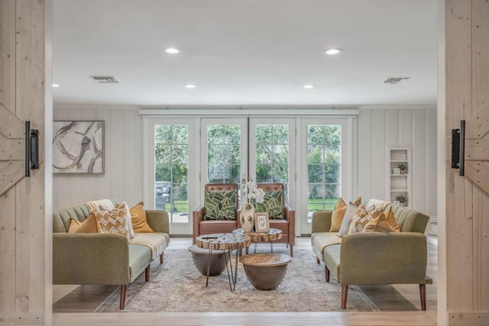 La La Land,Hot tub,Game room and more House in North Hollywood
