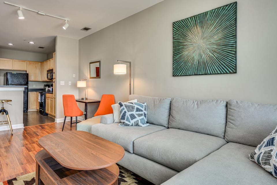 Walkable Condo in Dtwn Greensboro! Extended Stay House in Greensboro