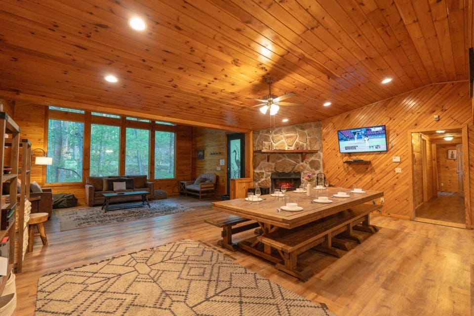 Ridgecrest Retreat - Hot Tub - Game Rooms - Group Cabin Cabin in Sevier County
