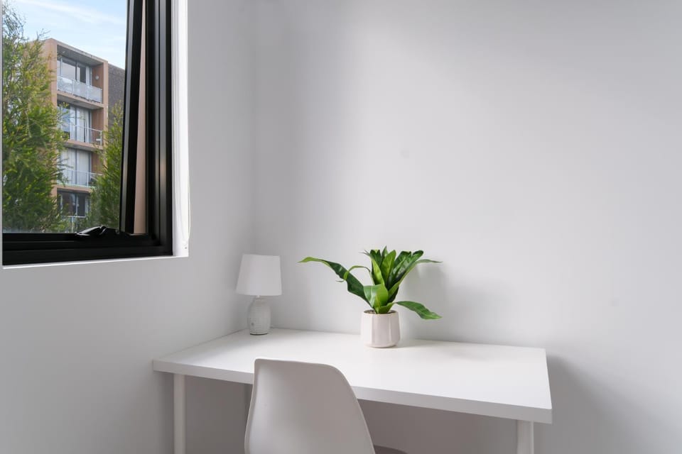 Midnight in Manhattan Vinyl Loft 1BR 1CAR Apartment in Mascot