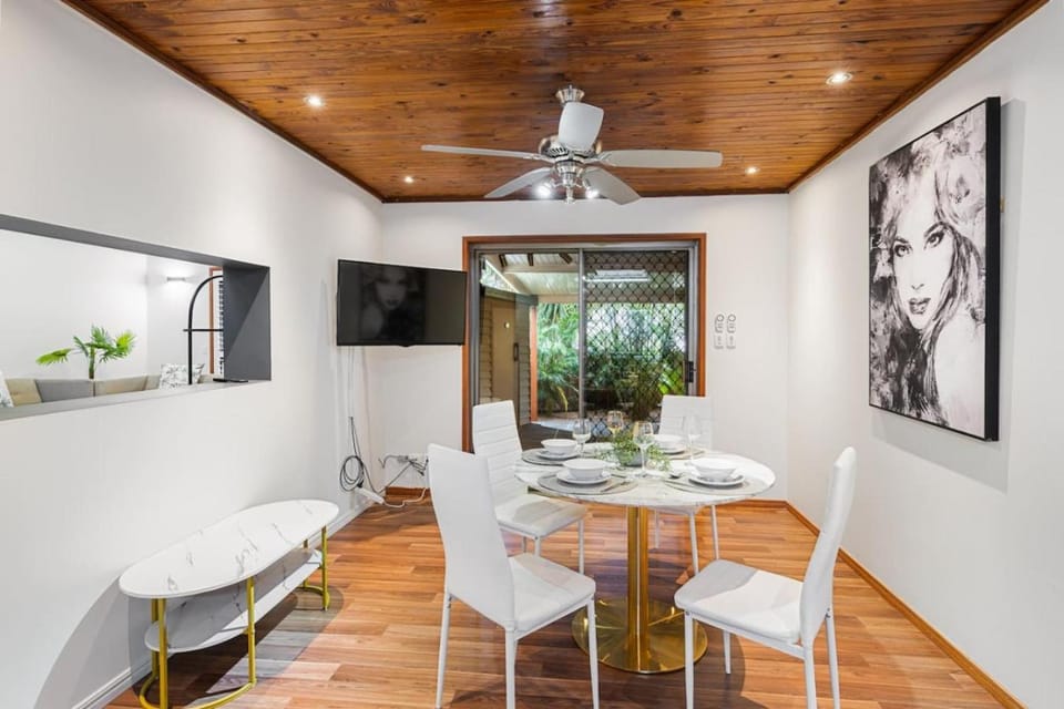 Spacious 5BR Pool Home BBQ Outdoor Entertaining House in Brisbane