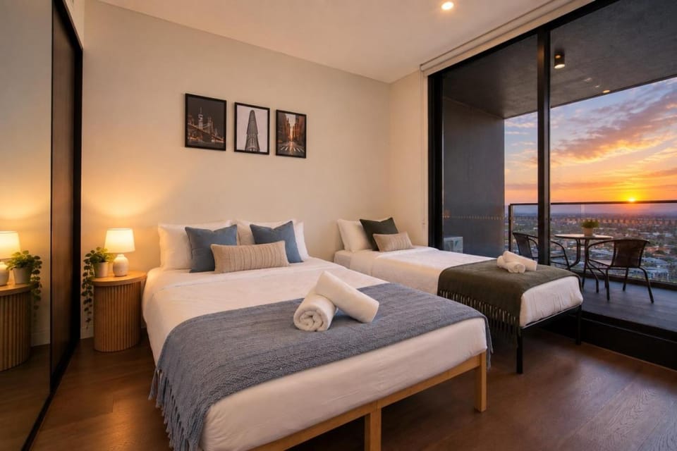 Bed, Photo of the whole room, Bedroom, towels