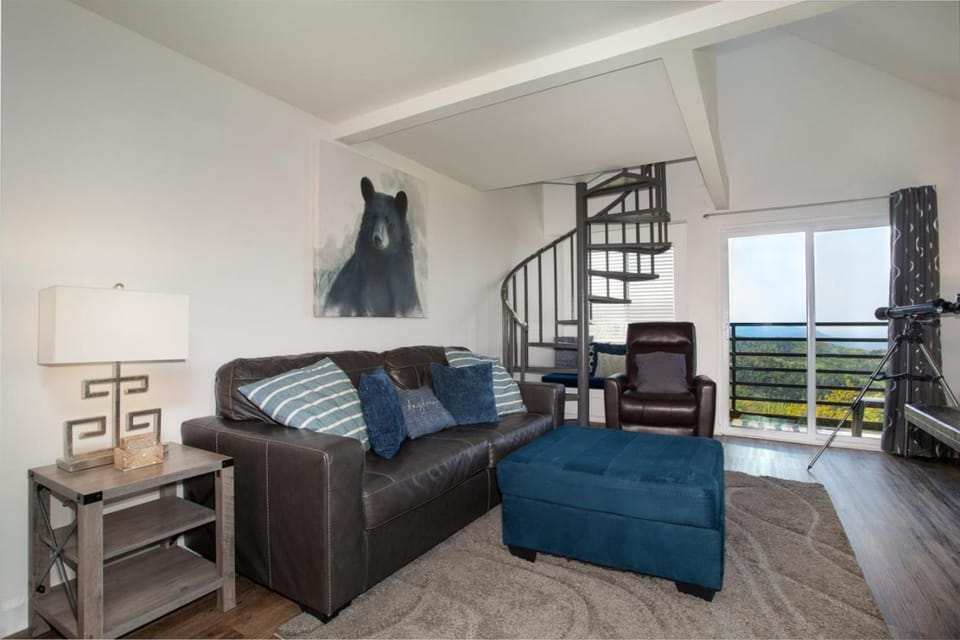 HighView Suites | Hot tub & Pool access! House in Gatlinburg