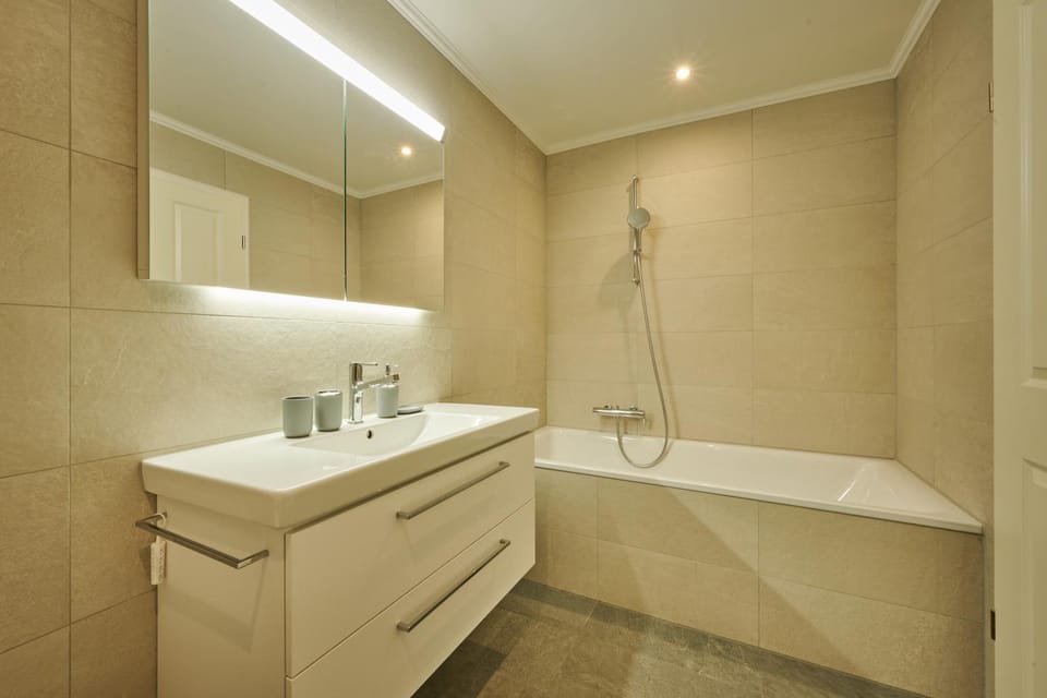 Bathroom, Bath