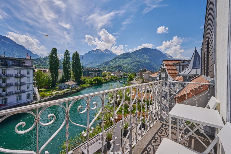 Property building, Nearby landmark, Day, Natural landscape, View (from property/room), Balcony/Terrace, Mountain view