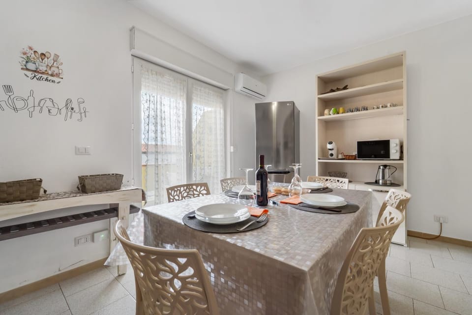 Property building, Kitchen or kitchenette, Living room