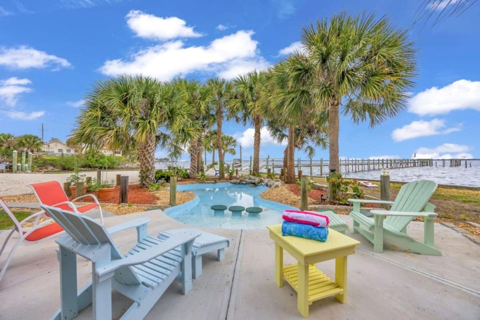 Patio, Spring, Day, Natural landscape, Garden, View (from property/room), Balcony/Terrace, Living room, Seating area, Garden view, sunbed