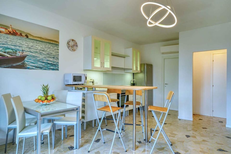 Coffee/tea facilities, Dining area