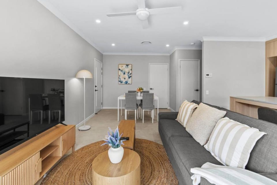 Premium 4BR Residence Modern Serene Mango Hill House in North Lakes