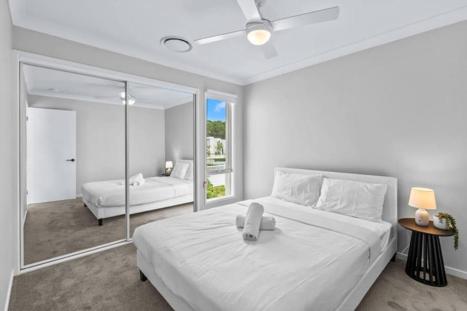 Premium 4BR Residence Modern Serene Mango Hill House in North Lakes