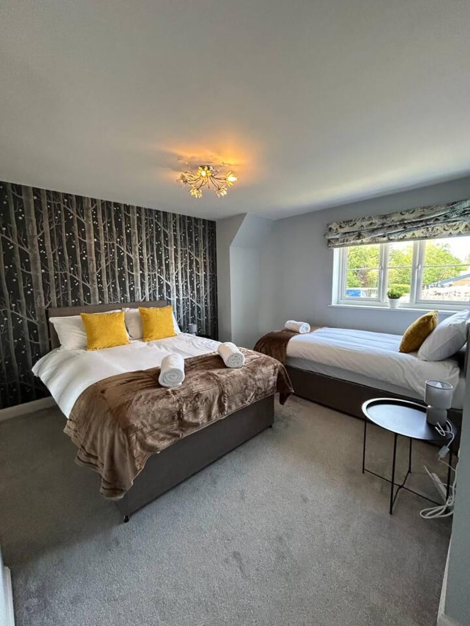 Bed, Bedroom, towels