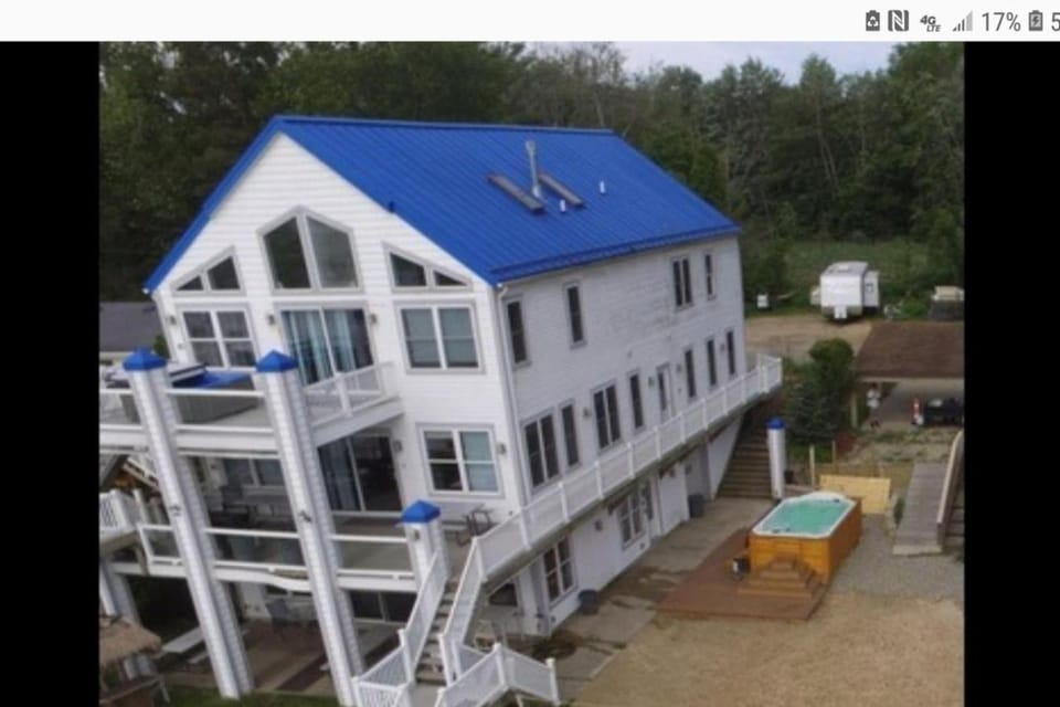 Campau Lake Single Level Lake Access Games Hot Tub House in Grand Rapids