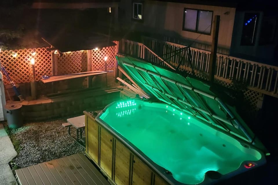 Campau Lake Single Level Lake Access Games Hot Tub House in Grand Rapids