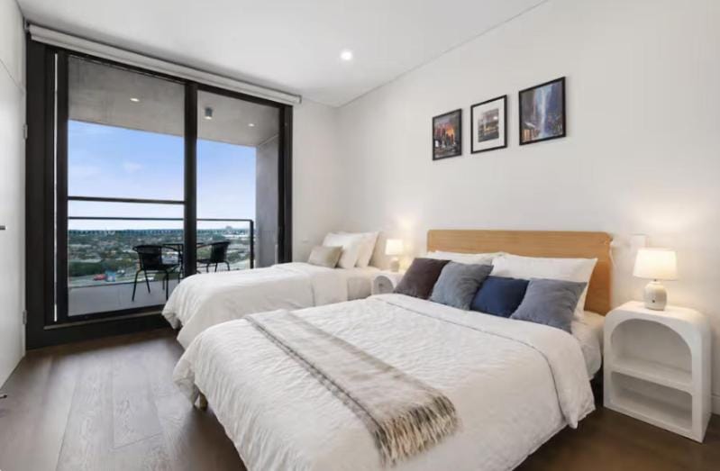 Midnight in Manhattan 1BR 1CAR Close to Accor Apartment in Lidcombe