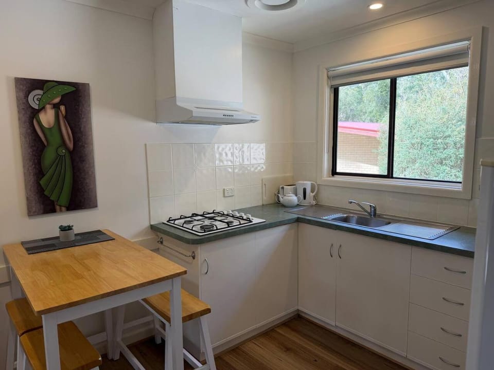 Froggys Quarters Cabin 9 Wombat Cabin in Halls Gap