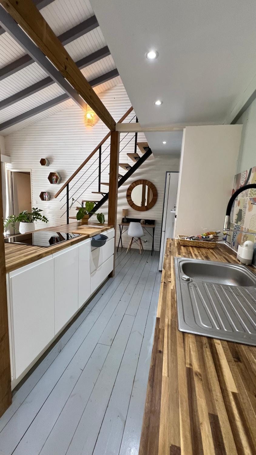 Kitchen or kitchenette