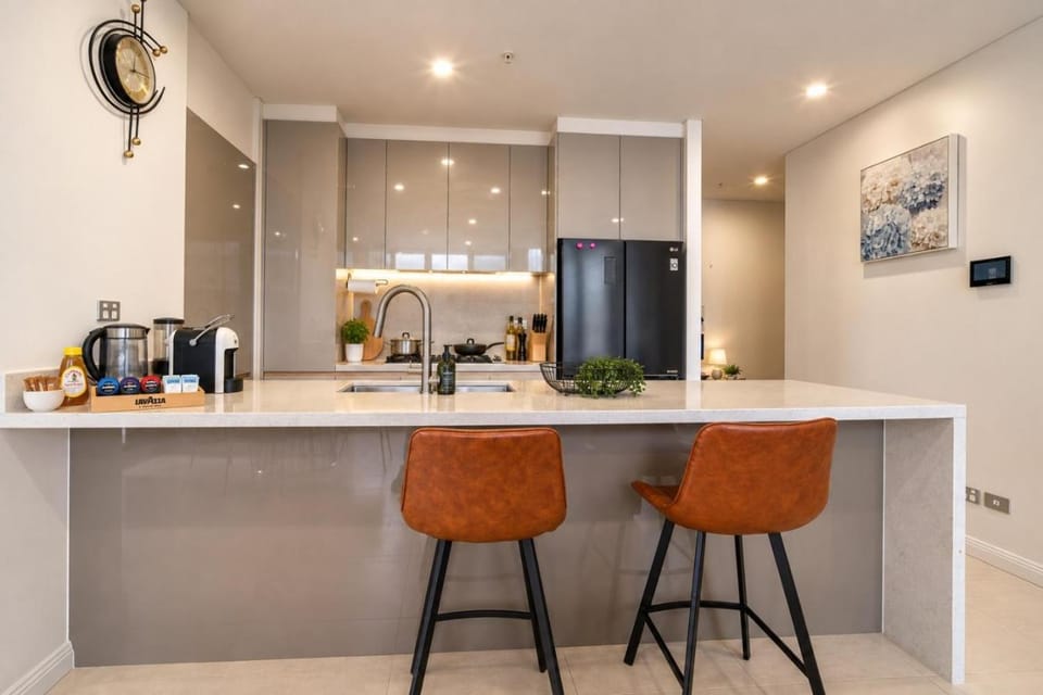 Coffee/tea facilities, Kitchen or kitchenette, stove