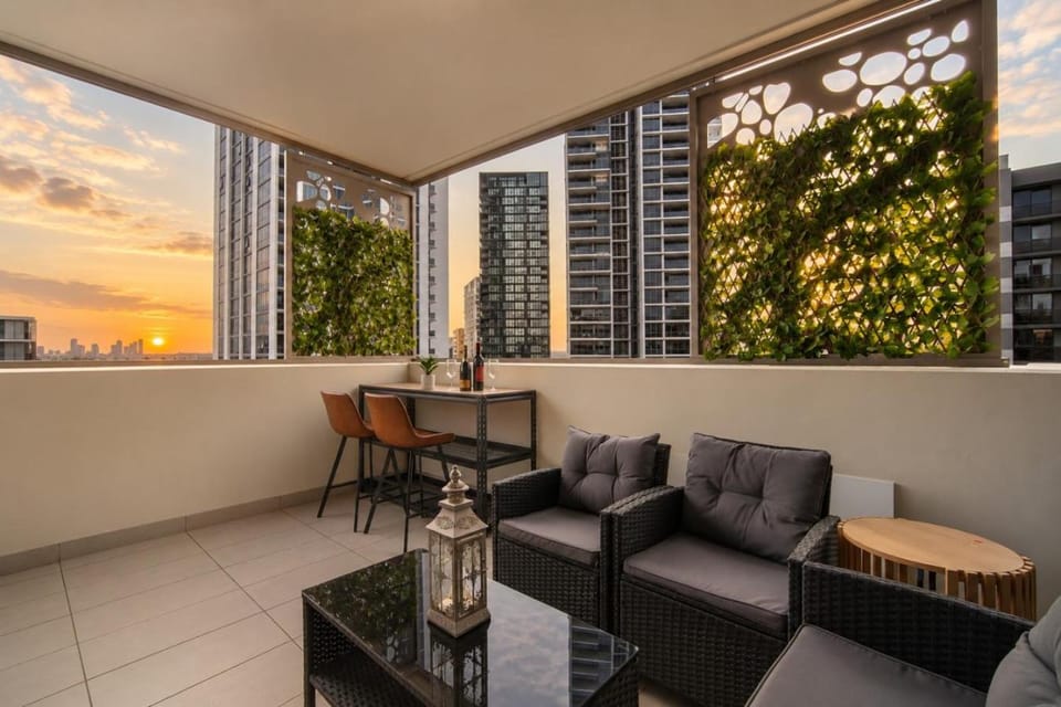 Day, View (from property/room), Balcony/Terrace, Living room, Seating area