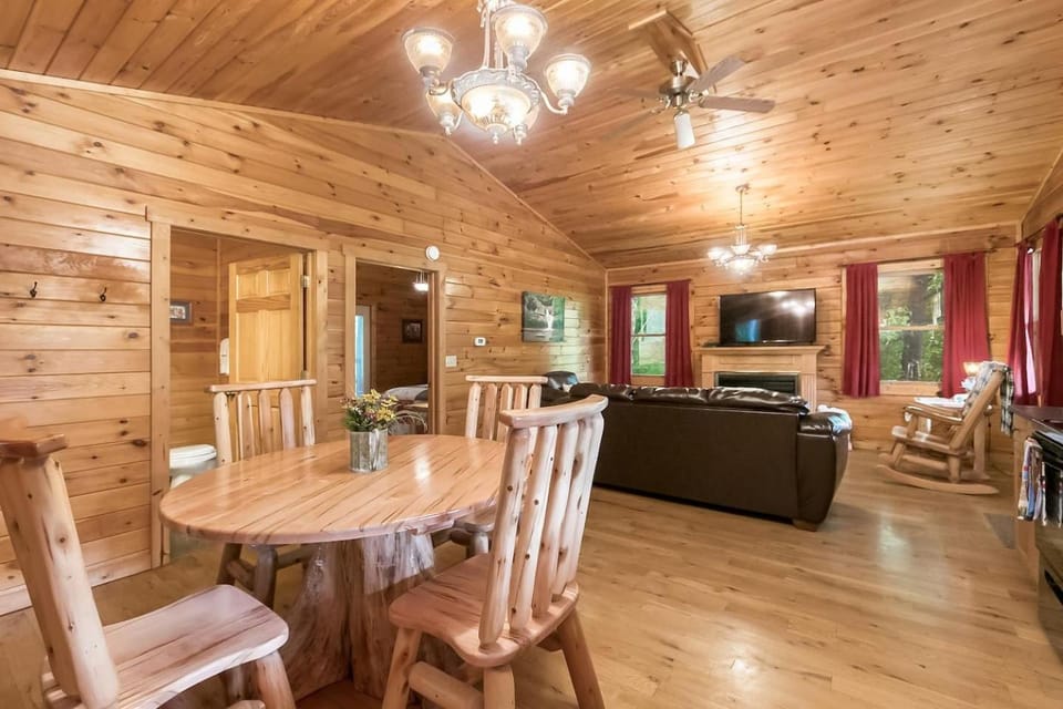 Whispering Pine Cozy Cabin with Hot Tub & Views Cabin in Ohio