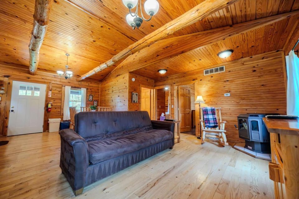 Cozy 2-bed Cabin w stunning views-Oldfield Cabin Cabin in Ohio
