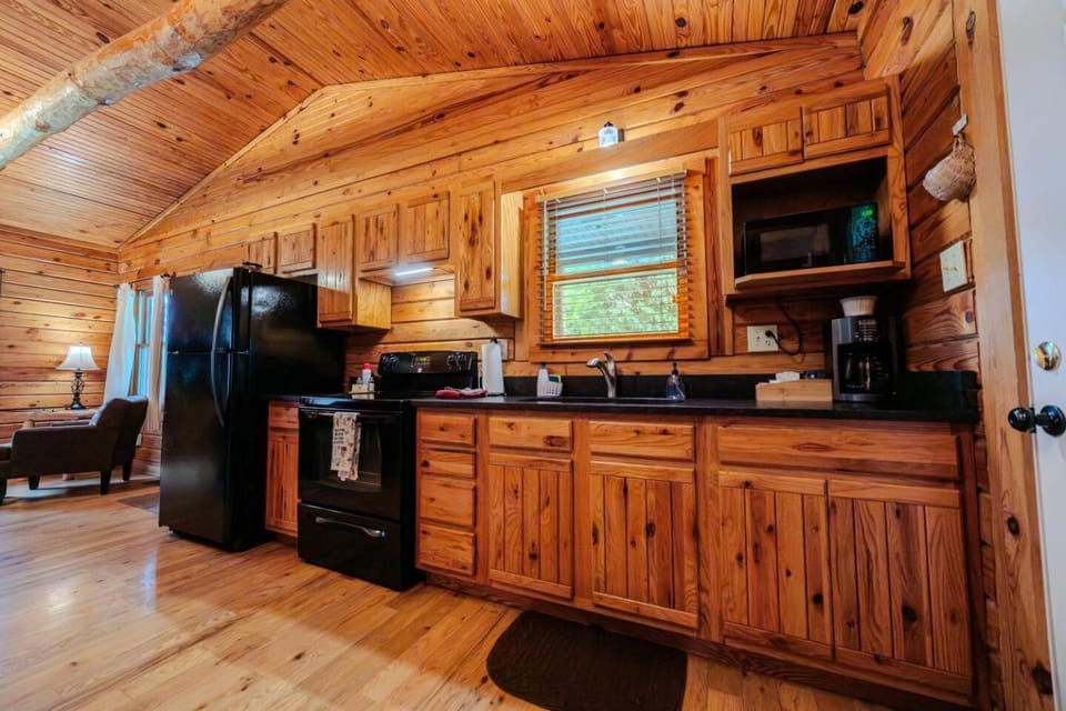 Cozy 2-bed Cabin w stunning views-Oldfield Cabin Cabin in Ohio