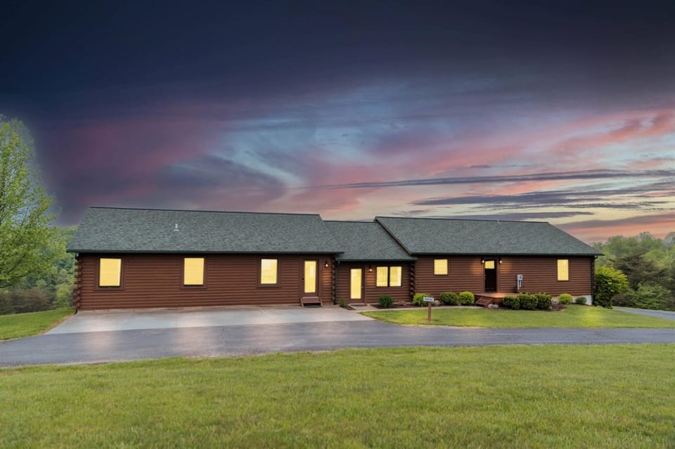 Hillside spacious Lodge in the Heart of Hocking House in Ohio