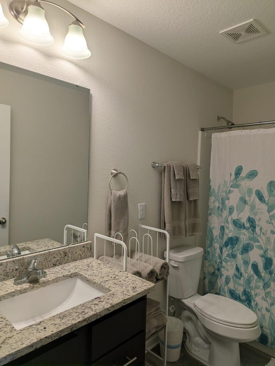 Beautiful, spacious 3 BR 2 and a half Bath Townhome House in Jacksonville