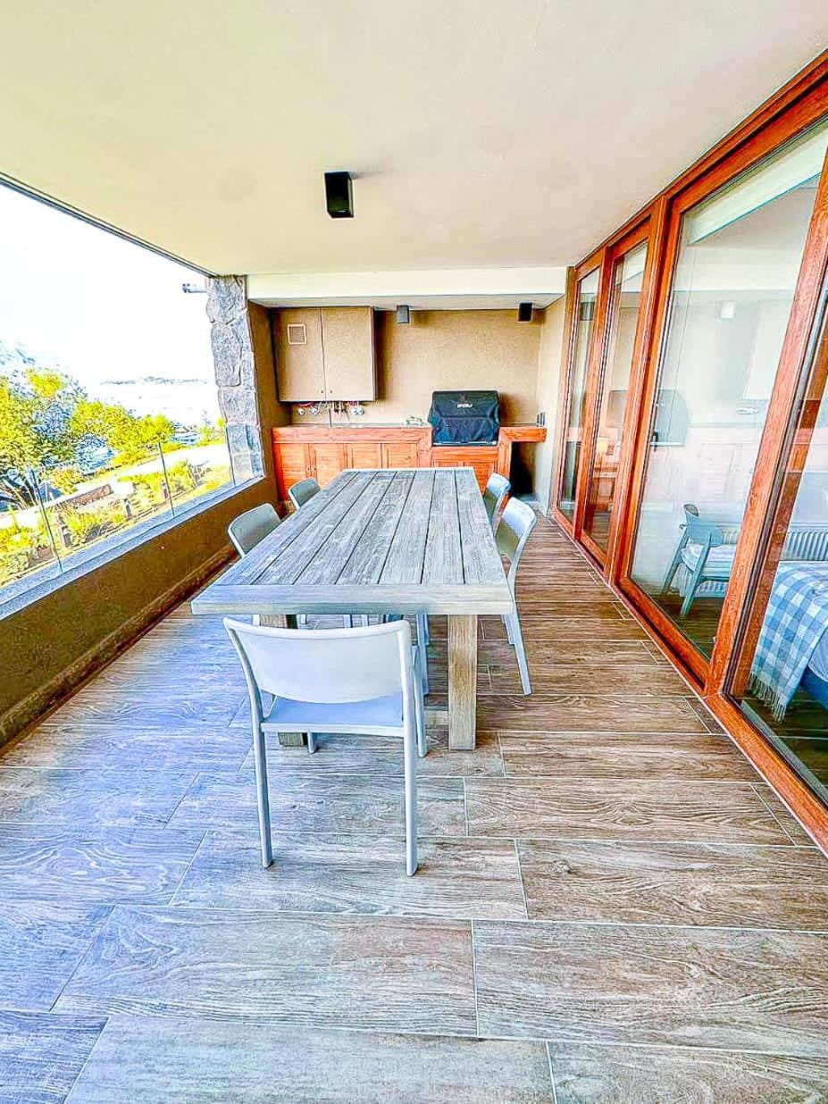 View (from property/room), Balcony/Terrace, Dining area