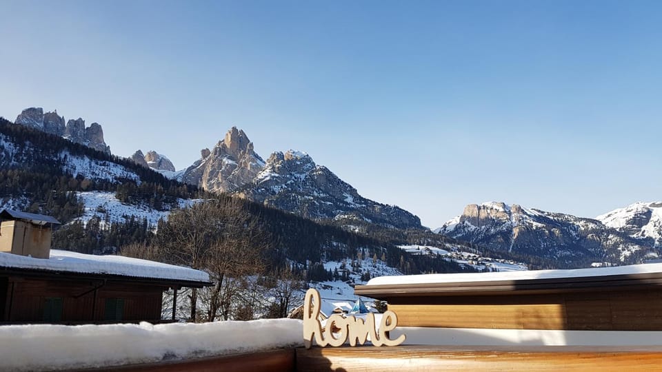 Balcony/Terrace, Mountain view