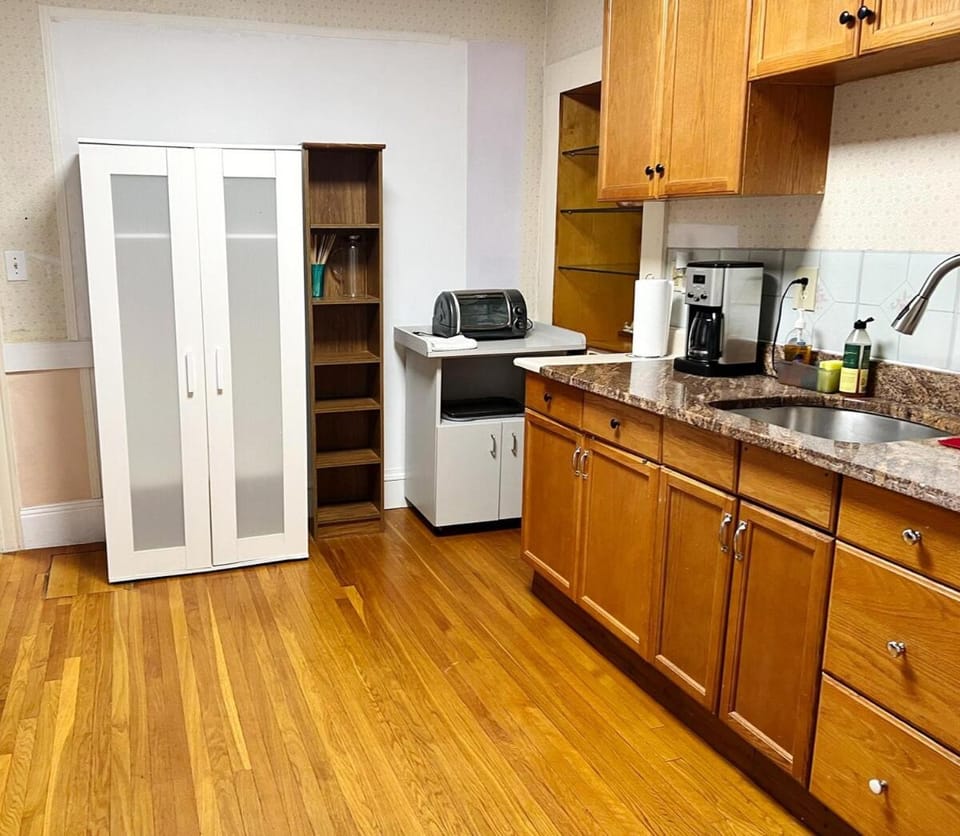 Private Furnished 1BR -- Washer, Dryer -- Easy Access to Boston Apartment in Malden