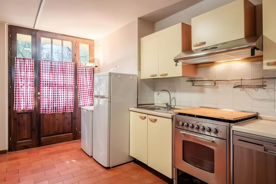 Property building, Kitchen or kitchenette, Living room