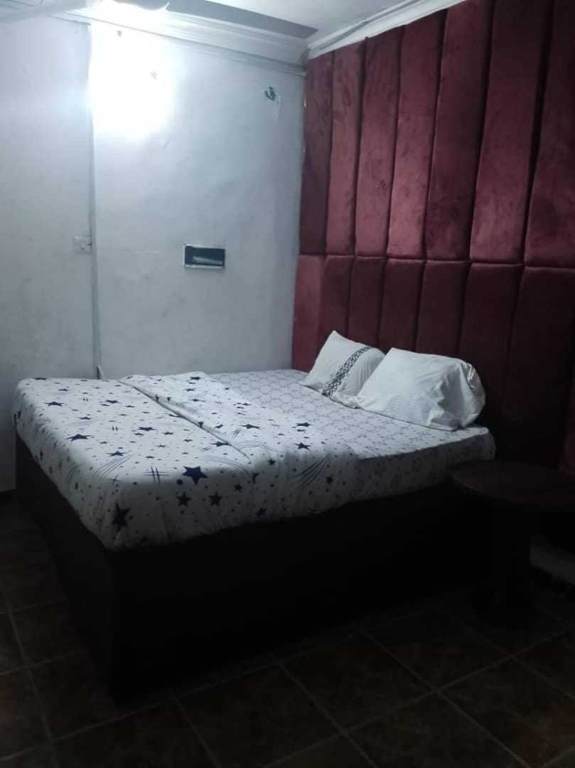 NEW TRAVELLERs LODGE Campground/ 
RV Resort in Lagos, Nigeria