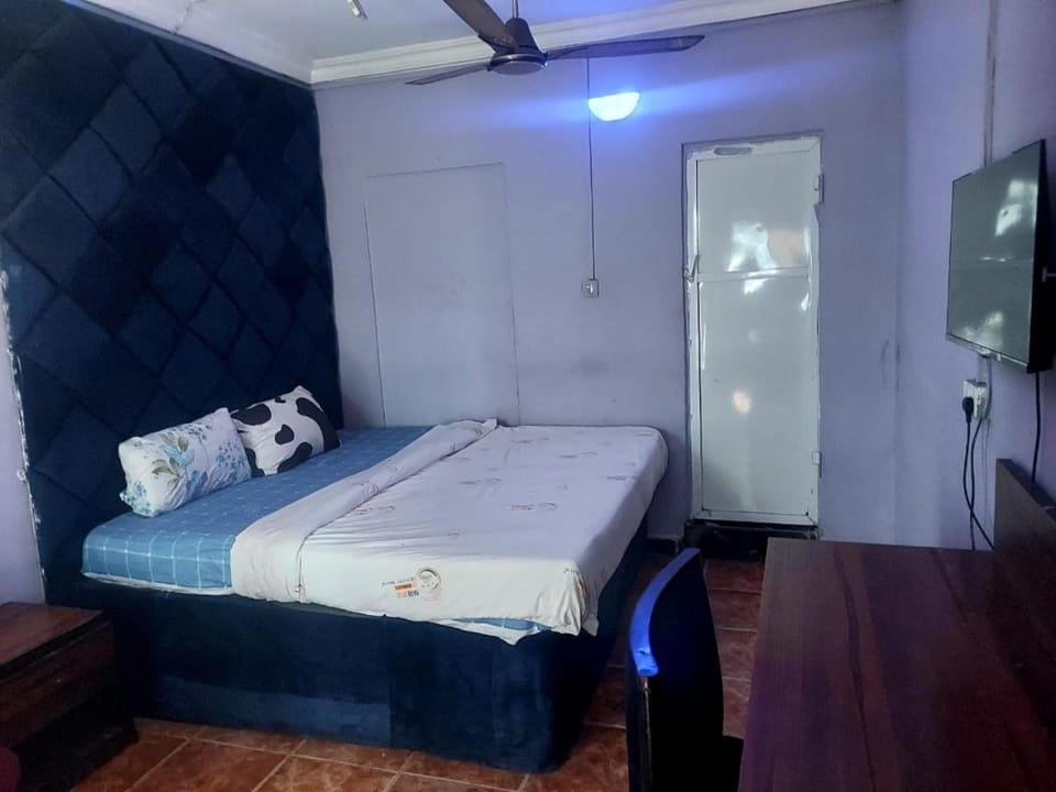 NEW TRAVELLERs LODGE Campground/ 
RV Resort in Lagos, Nigeria