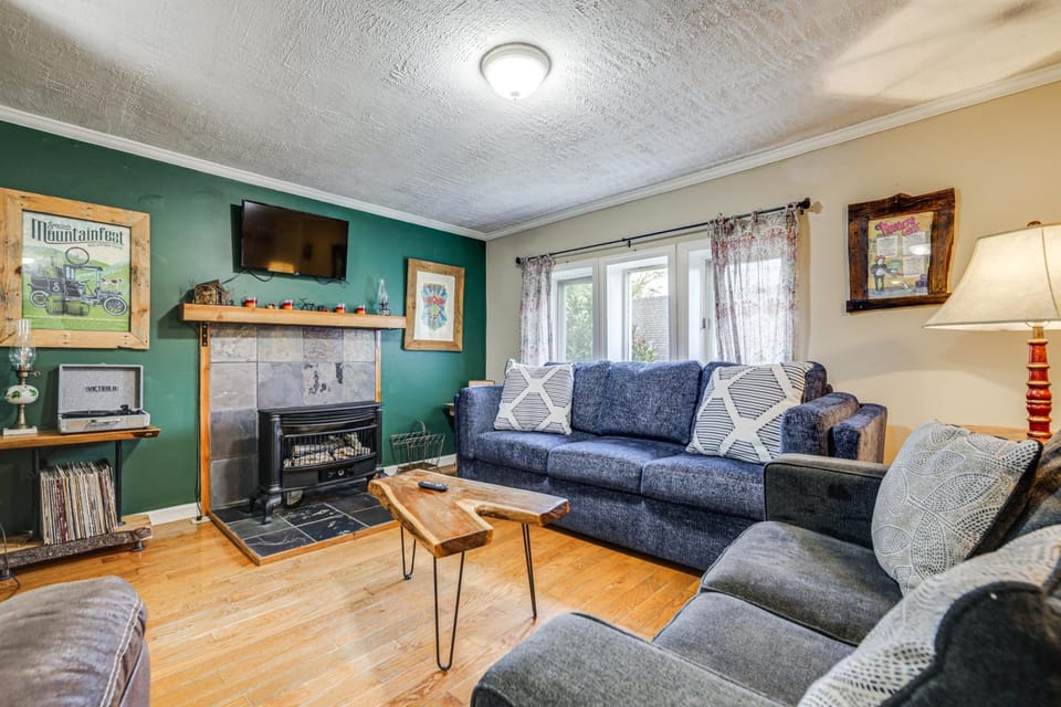 Walk to Dtwn Brevard! Mtn Escape w/ Fire Pit House in Brevard