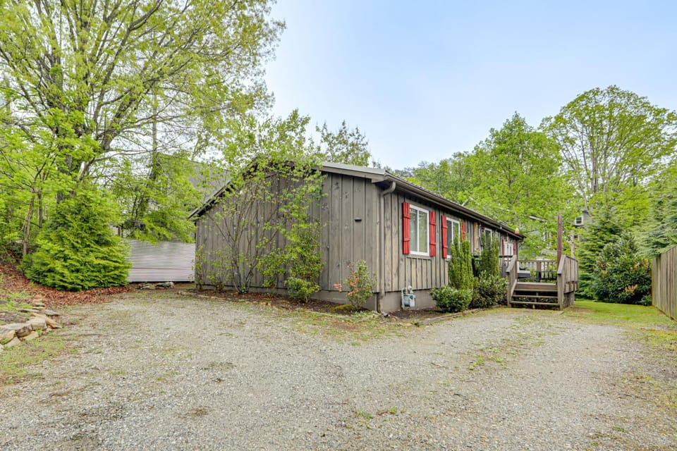 Walk to Dtwn Brevard! Mtn Escape w/ Fire Pit House in Brevard