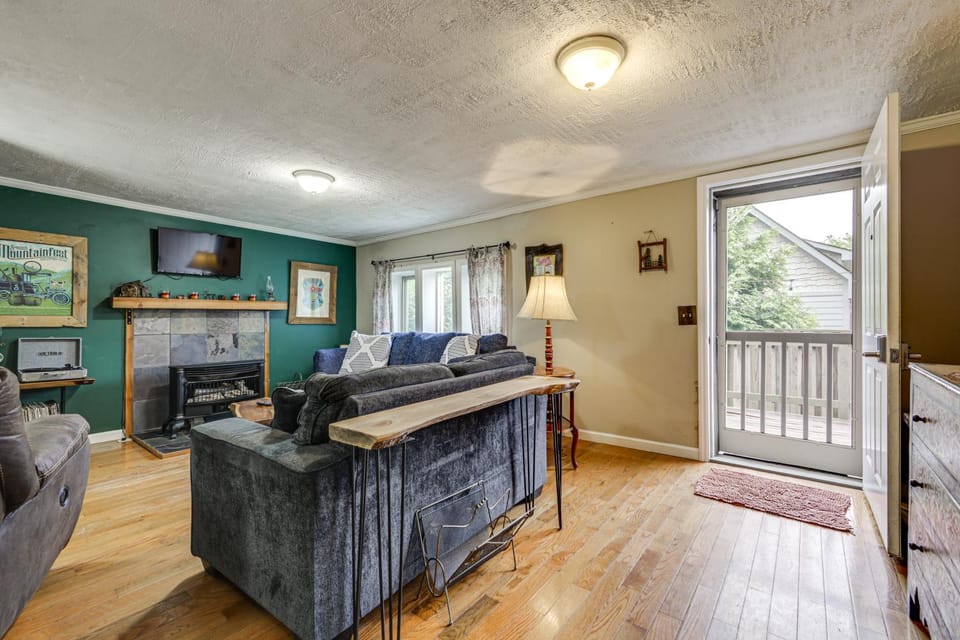 Walk to Dtwn Brevard! Mtn Escape w/ Fire Pit House in Brevard