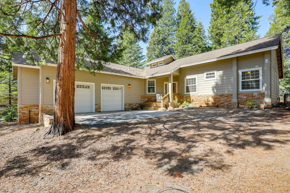 Game Room & On-Site Golf Course! Lake Almanor Home House in Lake Almanor