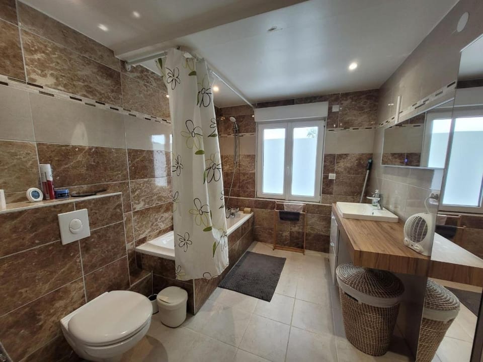 Bathroom, Bath, bidet