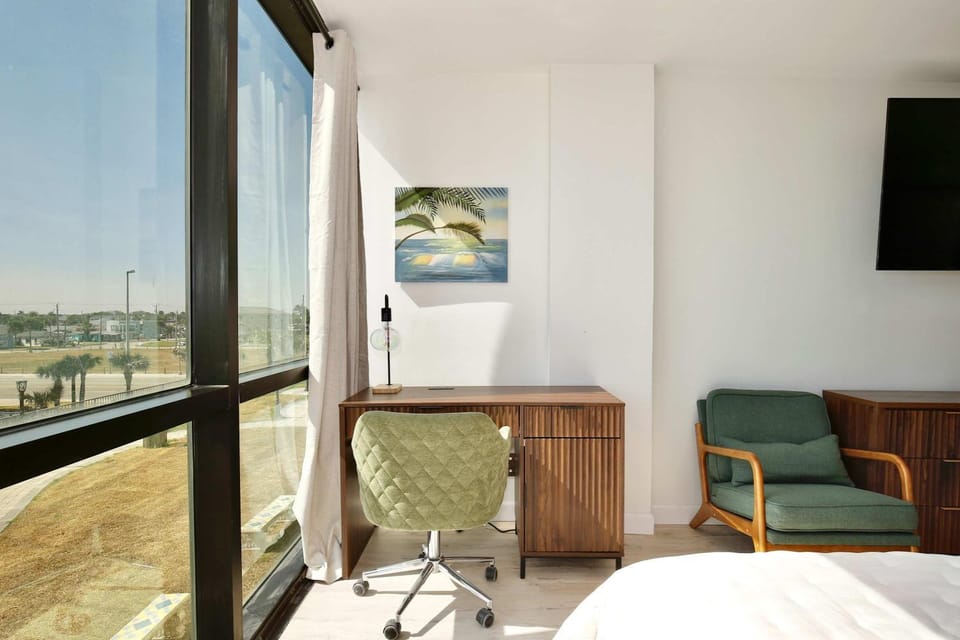 Modern Studio - Partial Beach Views Pool & Porch Apartment in Daytona Beach Shores