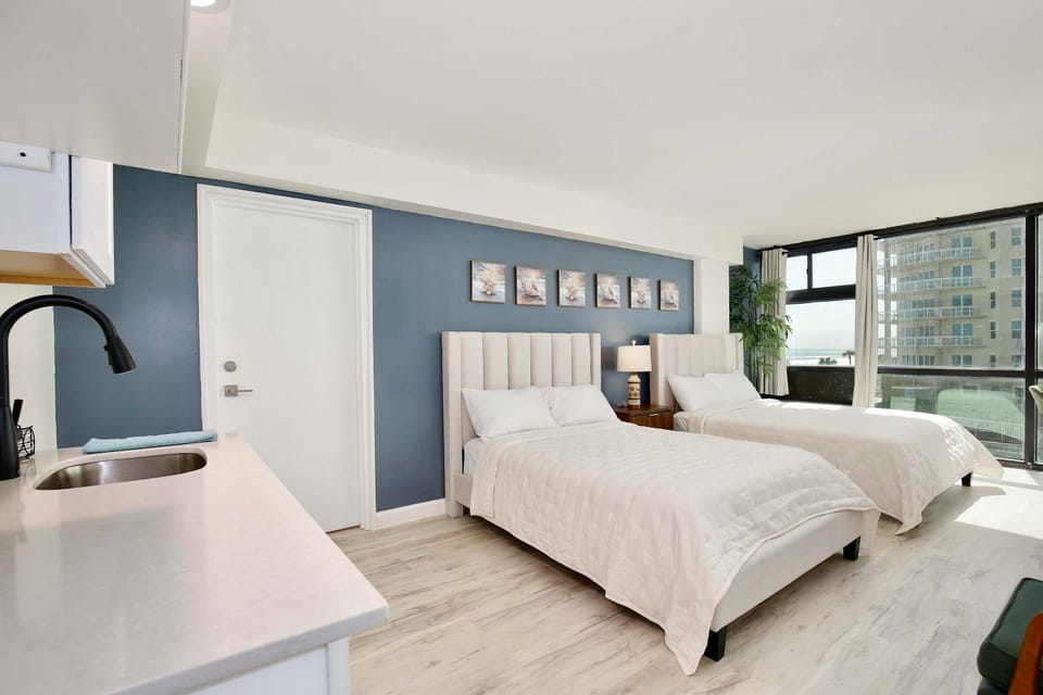 Modern Studio - Partial Beach Views Pool & Porch Apartment in Daytona Beach Shores