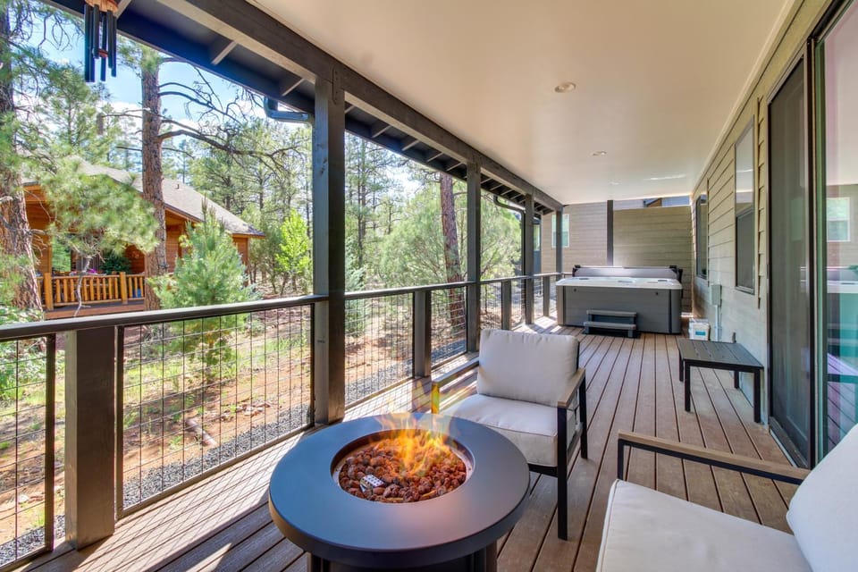 Modern Luxury in Torreon w/ HOT TUB! House in Show Low