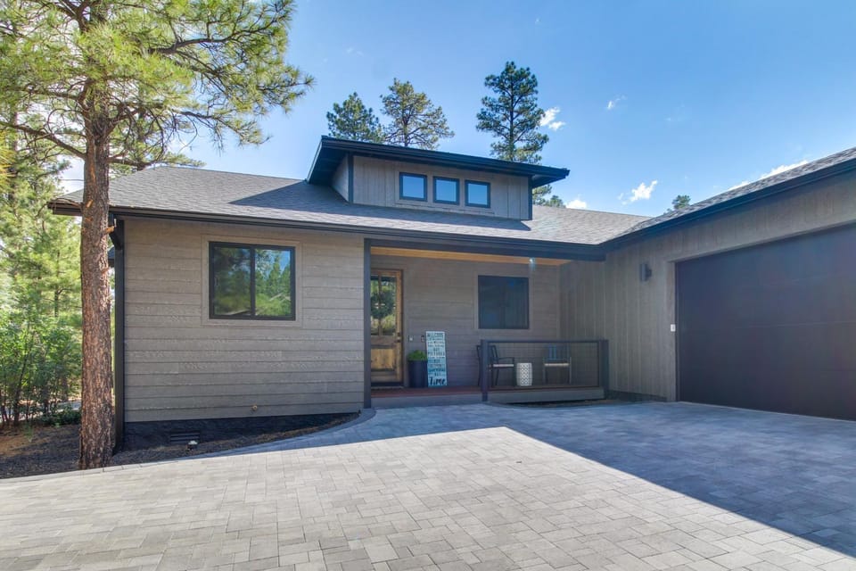 Modern Luxury in Torreon w/ HOT TUB! House in Show Low