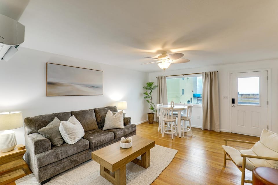 Steps to Shore! Family-Friendly Getaway in Hampton House in Hampton Beach