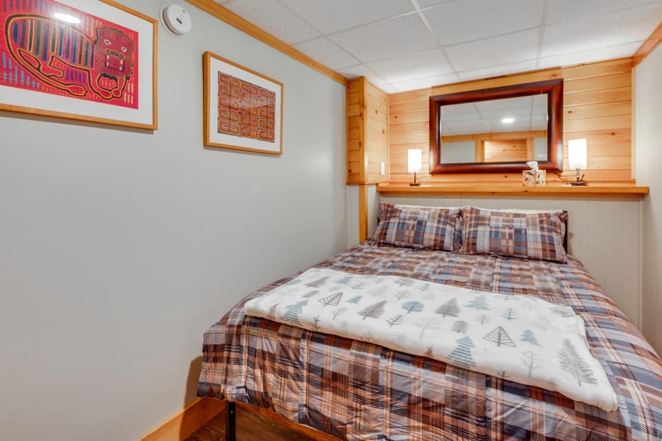 White Mountains Escape! Shared Patio + Yard Apartment in Littleton