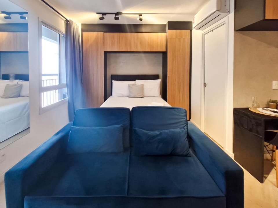 Bed, Seating area, Bedroom, air conditioner
